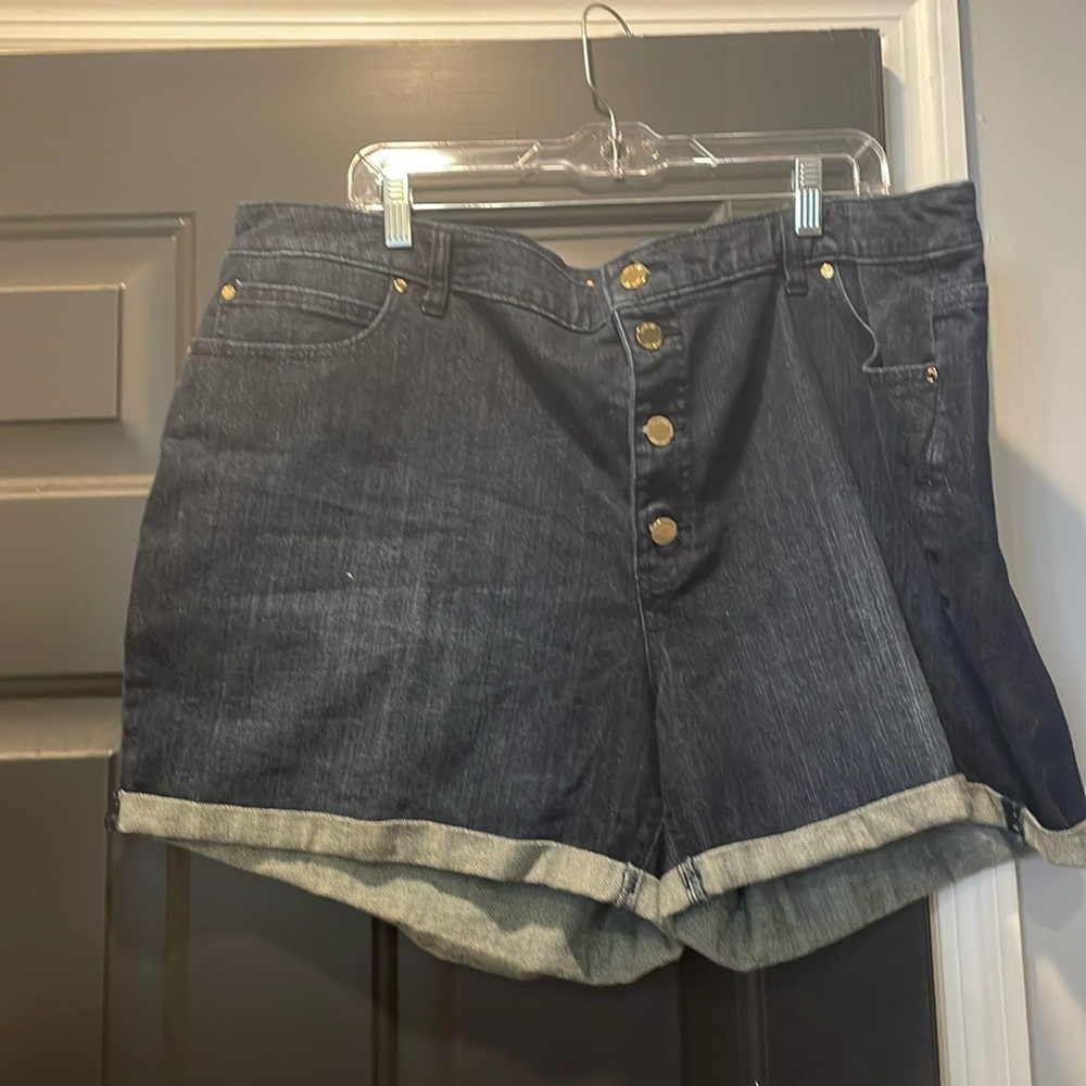 Jennifer Lopez denim boyfriend shorts.